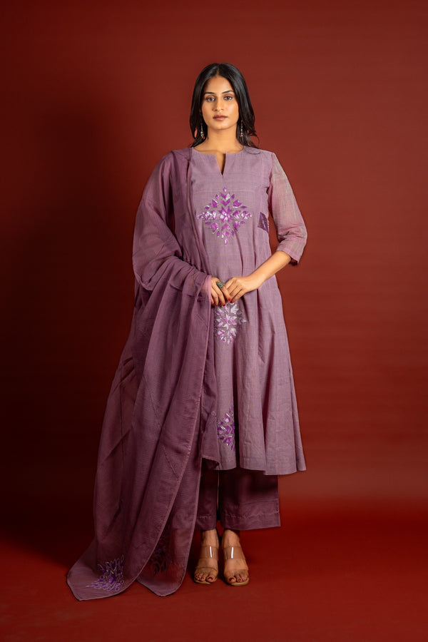 Lavender small checks handloom panel top with patch work on centre panel with same colour Kota dupatta with work and pant