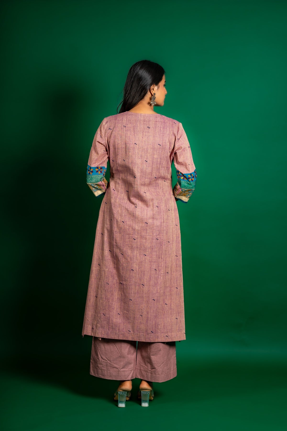 Onion shade panel top with detailing with kalamkari and thread work with nice blue chekes dupatta with patch work and cotton pant
