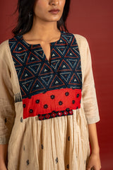 Beige shade with black thread butta in the centre, a temple border on the Daman, and thread with mirror detailing on the yoke, cotton pant
