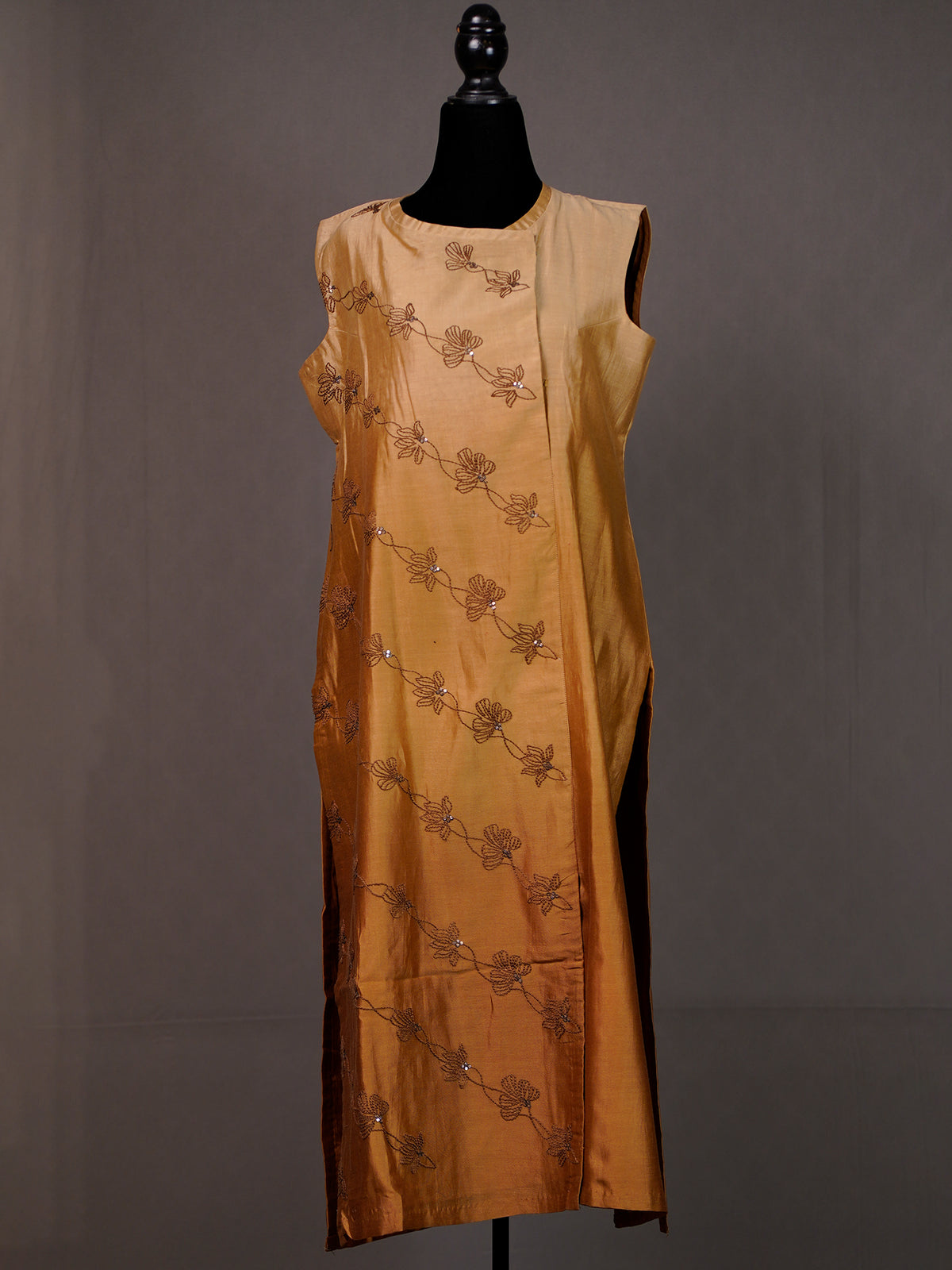 Brown Shaded Sleeveless Overlapping Chanderi Kurti With Thread Work