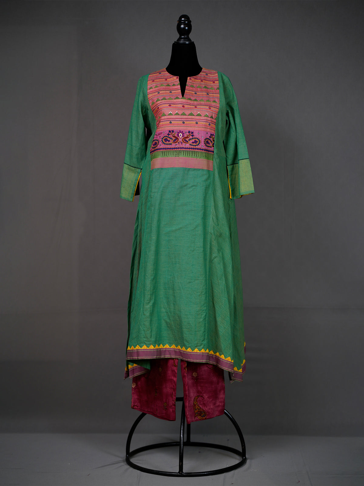 Green Handloom Kurti with Ethnic Detailing and Printed Pants