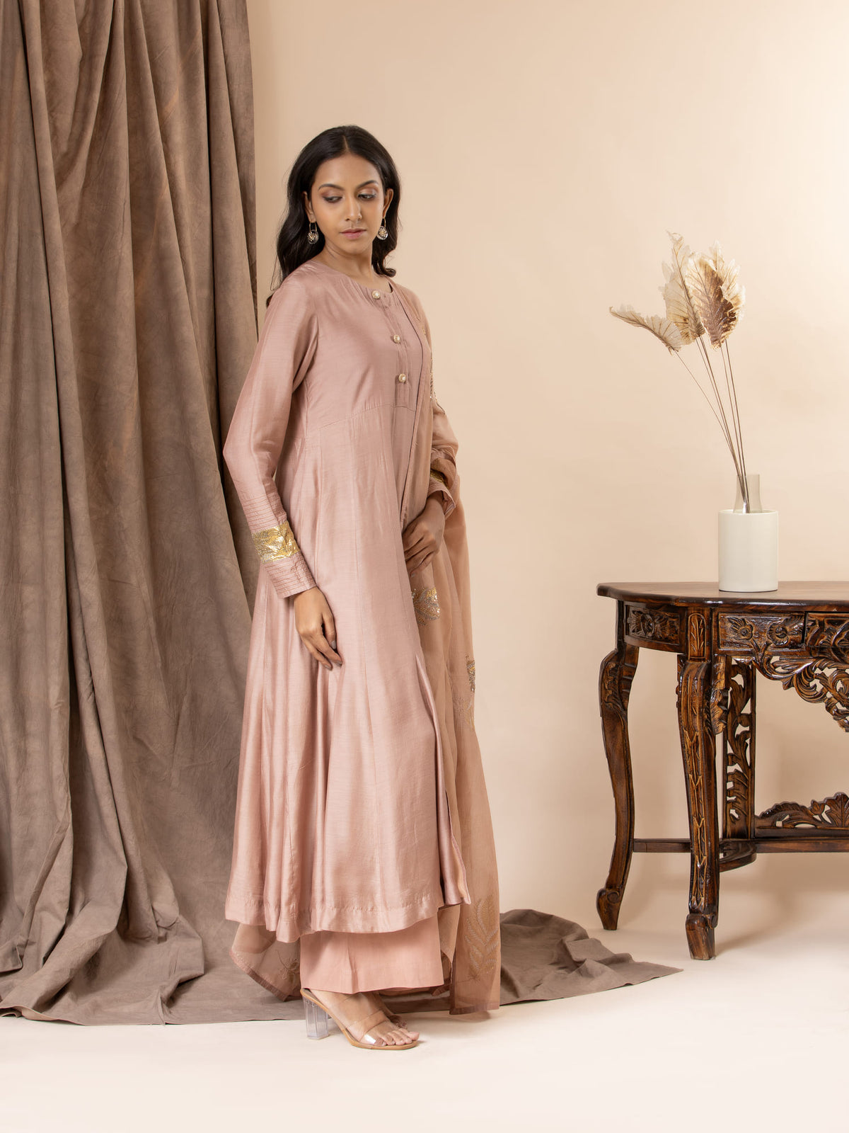 Muted sand pink muslin top with Gota detailing on the sleeves, paired with a intricate feather detailing handembroidered dupatta