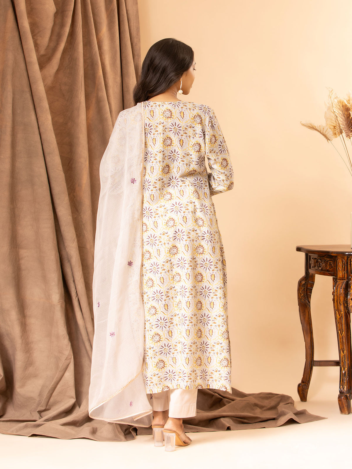 Printed linen top with handembroidered thread and mirror work on the yoke, paired with a Kota dupatta featuring thread work and matching pants